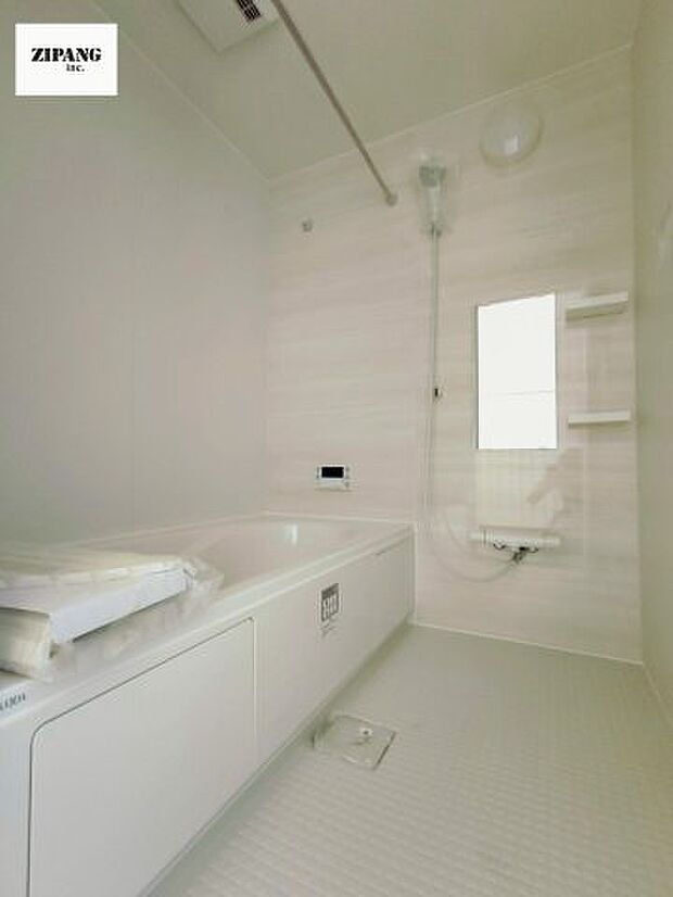 【風呂】【浴室】1坪タイプのお風呂。浴室暖房換気乾燥機付きで、雨の日の洗濯や冬の入浴を快適に過ごせます。