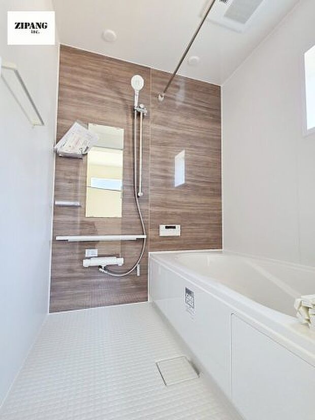 【風呂】【浴室】1坪タイプのお風呂。浴室暖房換気乾燥機付きで、雨の日の洗濯や冬の入浴を快適に過ごせます。