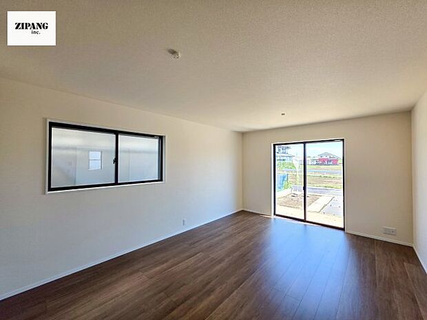 【居間・リビング】【リビング】キッチンと一体になったリビングはひろびろとしたくつろぎ空間を実現しています。 