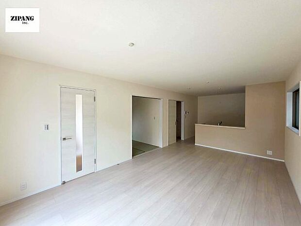 【居間・リビング】【リビング】キッチンと一体になったリビングはひろびろとしたくつろぎ空間を実現しています。