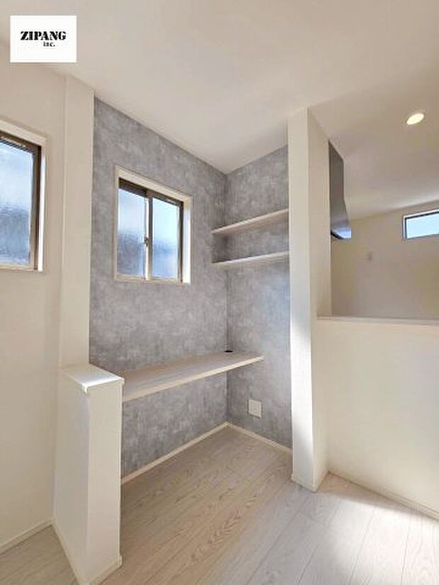 【居間・リビング】【スタディカウンター】リビングの一角に設置されたカウンターは、お子様の勉強や家事ワークスペースに好評です。