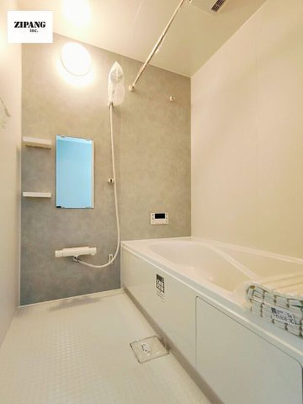 【風呂】【浴室】1坪タイプのお風呂。浴室暖房換気乾燥機付きで、雨の日の洗濯や冬の入浴を快適に過ごせます。