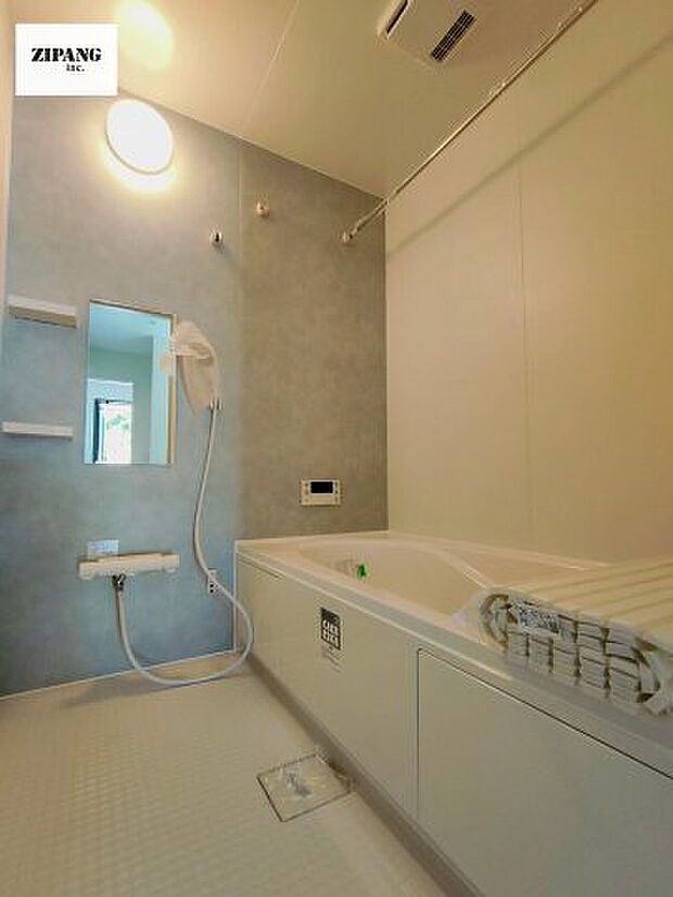 【風呂】【浴室】1坪タイプのお風呂。浴室暖房換気乾燥機付きで、雨の日の洗濯や冬の入浴を快適に過ごせます。