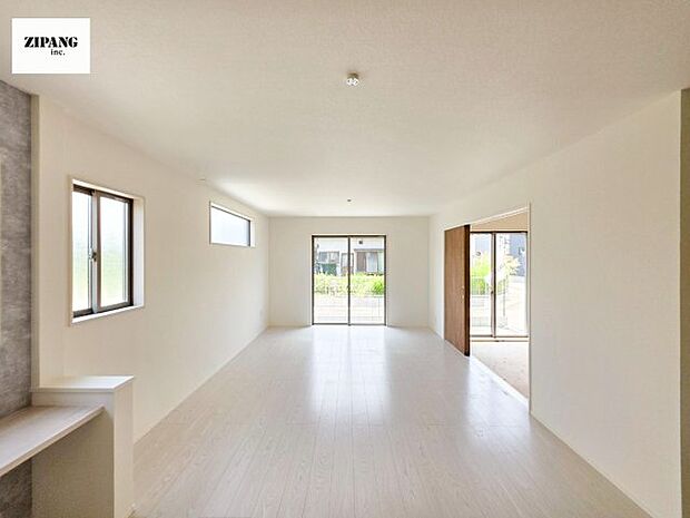 【居間・リビング】【リビング】キッチンと一体になったリビングはひろびろとしたくつろぎ空間を実現しています。 