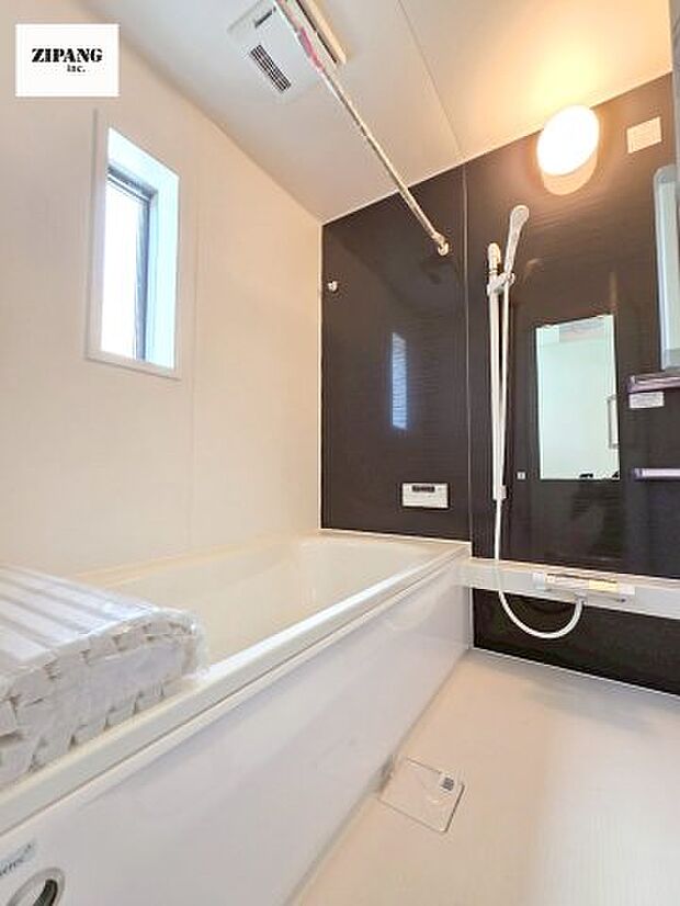 【風呂】【浴室】1坪タイプのお風呂。浴室暖房換気乾燥機付きで、雨の日の洗濯や冬の入浴を快適に過ごせます。