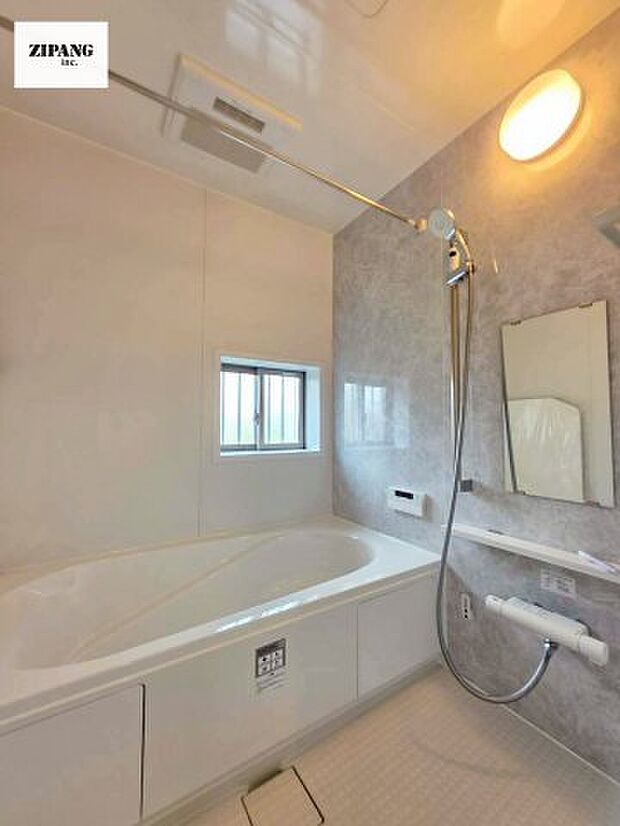 【風呂】【浴室】1坪タイプのお風呂。浴室暖房換気乾燥機付きで、雨の日の洗濯や冬の入浴を快適に過ごせます。