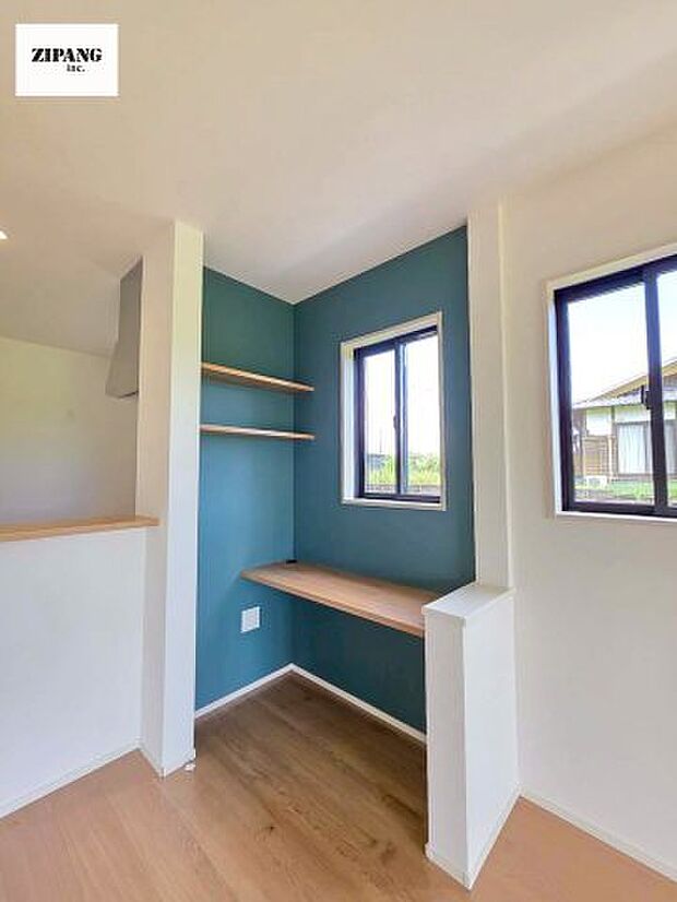 【居間・リビング】【スタディカウンター】リビングの一角に設置されたカウンターは、お子様の勉強や家事ワークスペースに好評です。 