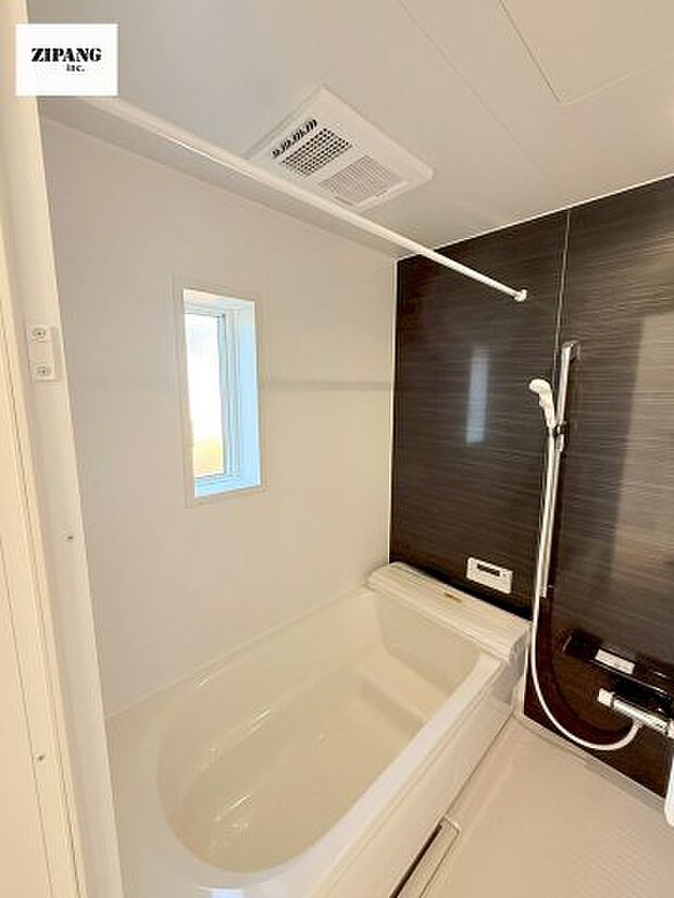 【風呂】【浴室】1坪タイプのお風呂。浴室暖房換気乾燥機付きで、雨の日の洗濯や冬の入浴を快適に過ごせます。