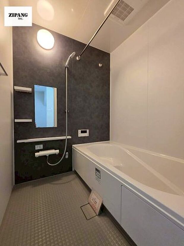 【風呂】【浴室】1坪タイプのお風呂。浴室暖房換気乾燥機付きで、雨の日の洗濯や冬の入浴を快適に過ごせます。