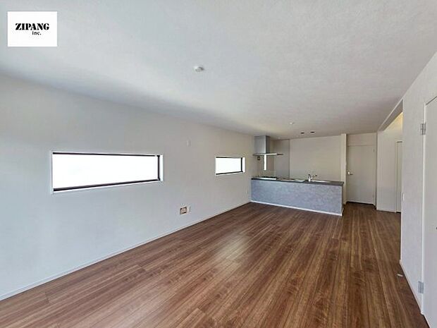 【居間・リビング】【リビング】キッチンと一体になったリビングはひろびろとしたくつろぎ空間を実現しています。