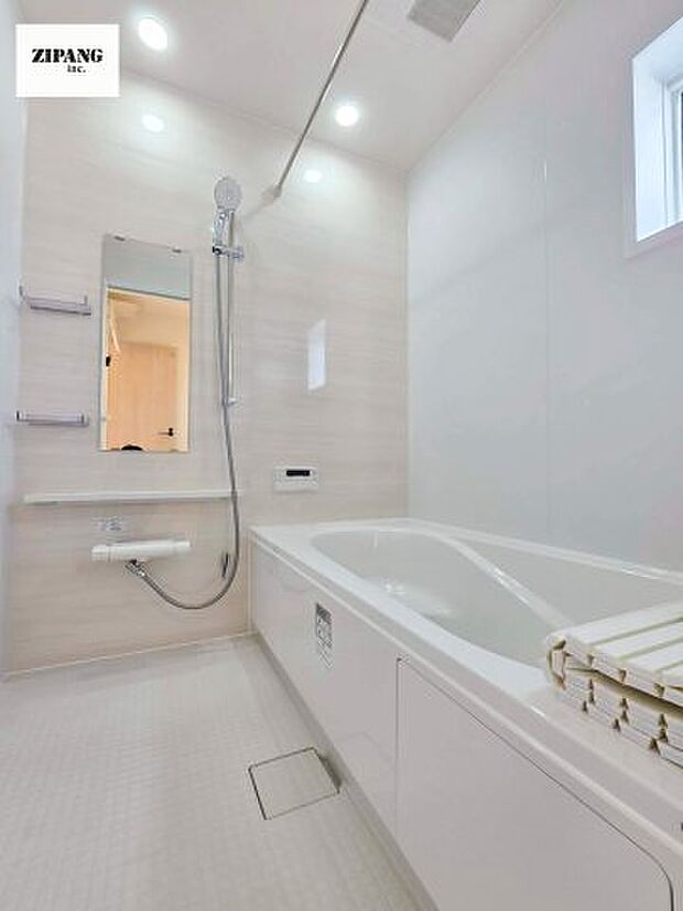 【風呂】【浴室】1坪タイプのお風呂。浴室暖房換気乾燥機付きで、雨の日の洗濯や冬の入浴を快適に過ごせます。