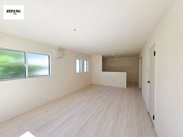 【居間・リビング】【リビング】キッチンと一体になったリビングはひろびろとしたくつろぎ空間を実現しています。 