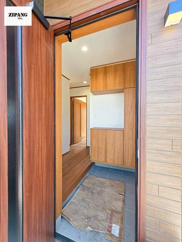 【玄関】【玄関】明るくすっきりした玄関が家族やお客さまを迎えてくれます。