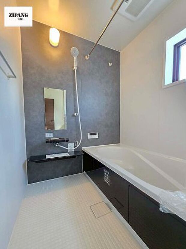 【風呂】【浴室】1坪タイプのお風呂。浴室暖房換気乾燥機付きで、雨の日の洗濯や冬の入浴を快適に過ごせます。