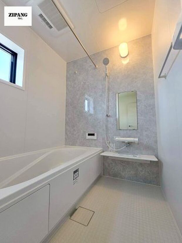 【風呂】【浴室】1坪タイプのお風呂。浴室暖房換気乾燥機付きで、雨の日の洗濯や冬の入浴を快適に過ごせます。