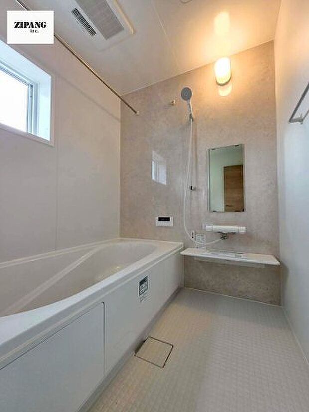 【風呂】【浴室】1坪タイプのお風呂。浴室暖房換気乾燥機付きで、雨の日の洗濯や冬の入浴を快適に過ごせます。