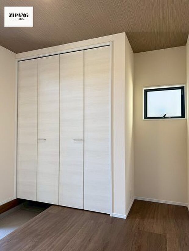 【玄関】【玄関】大容量の収納スペースは大家族でもらくらく収納可能です。