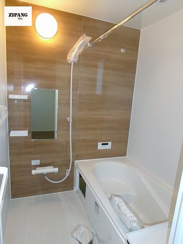 【風呂】【浴室】1坪タイプのお風呂。浴室暖房換気乾燥機付きで、雨の日の洗濯や冬の入浴を快適に過ごせます。