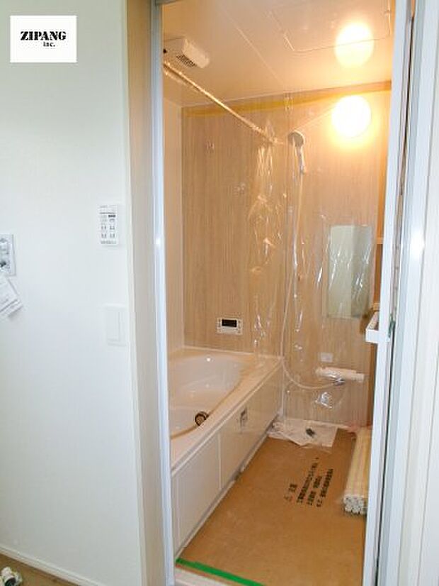 【風呂】【浴室】1坪タイプのお風呂。浴室暖房換気乾燥機付きで、雨の日の洗濯や冬の入浴を快適に過ごせます。