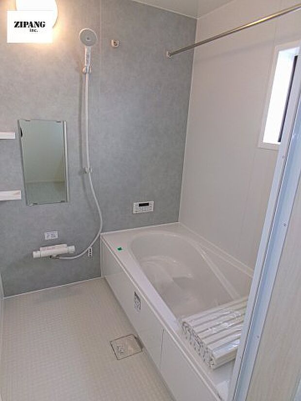 【風呂】【浴室】1坪タイプのお風呂。浴室暖房換気乾燥機付きで、雨の日の洗濯や冬の入浴を快適に過ごせます。