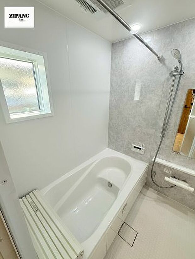 【風呂】【浴室】1坪タイプのお風呂。浴室暖房換気乾燥機付きで、雨の日の洗濯や冬の入浴を快適に過ごせます。