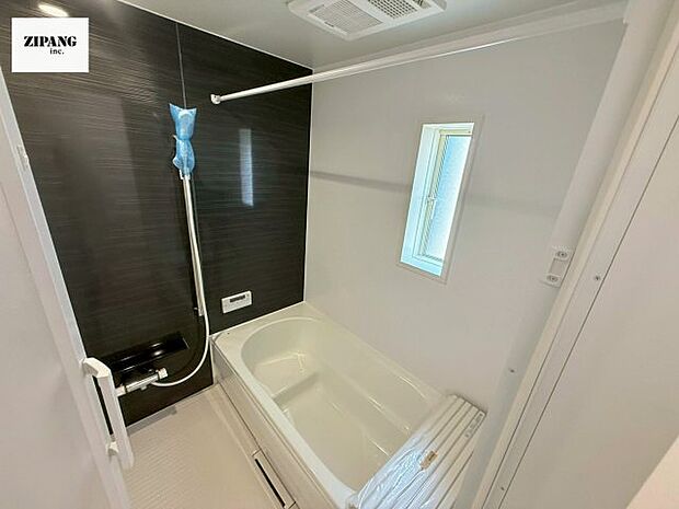 【風呂】【浴室】1坪タイプのお風呂。浴室暖房換気乾燥機付きで、雨の日の洗濯や冬の入浴を快適に過ごせます。