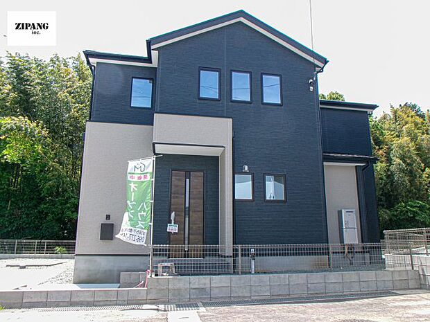 【外観】【現地外観写真】現地完成済みですので即日見学可能です♪周辺物件とともにご紹介させていただきますのでお気軽にお問い合わせください♪ 