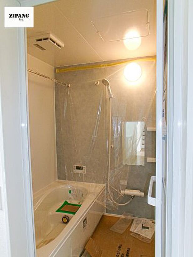 【風呂】【浴室】1坪タイプのお風呂。浴室暖房換気乾燥機付きで、雨の日の洗濯や冬の入浴を快適に過ごせます。