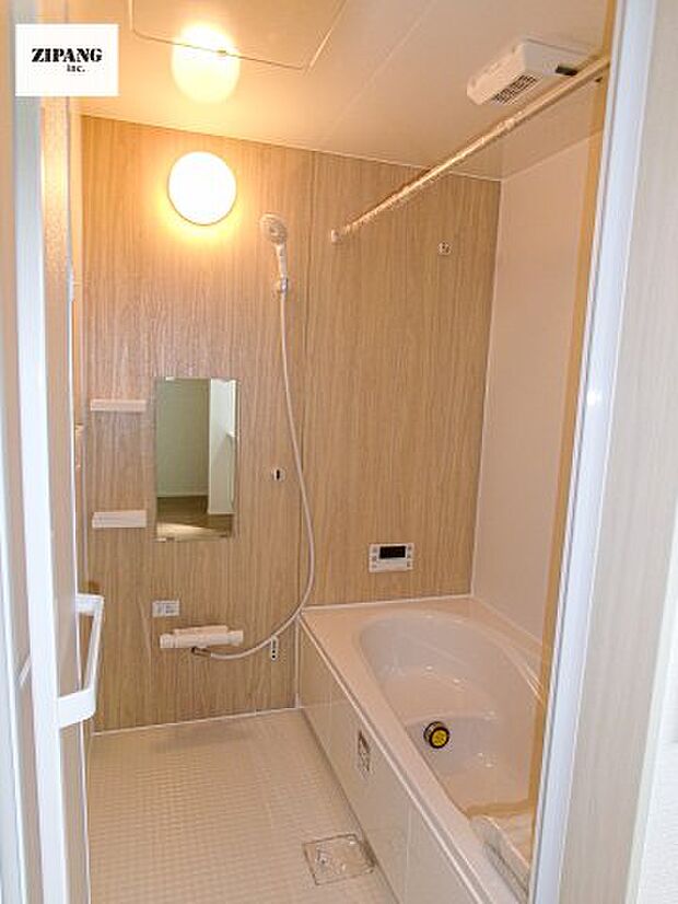 【風呂】【浴室】1坪タイプのお風呂。浴室暖房換気乾燥機付きで、雨の日の洗濯や冬の入浴を快適に過ごせます。