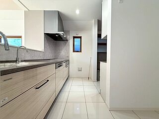 耐震＆制震工法 × 認定低炭素住宅 × 太陽光発電パネル設置 × 高級感溢れる美邸宅 その他