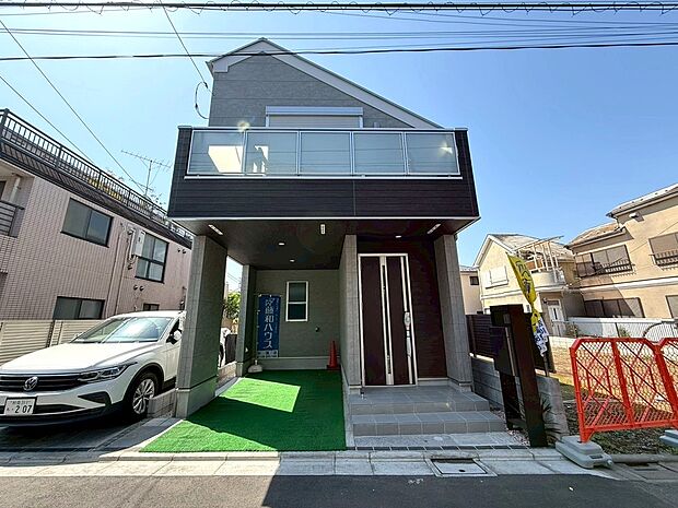 耐震・制震工法のお家になります。繰り返す地震に効果を発揮してくれます。エネルギー性能・断熱性能も取得、住宅ローン控除の優遇も好待遇になります。完成済みにつき即日ご内覧可能です。是非ご覧くださいませ。