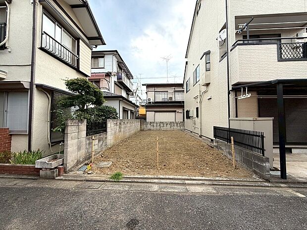 【◆現地】境界確定もしっかり行い、確定測量も実施いたします。お客様にご安心いただける、お取引きを遂行させていただきます。完成前になりますのでショールームにてプレゼンテーションさせていただきます。