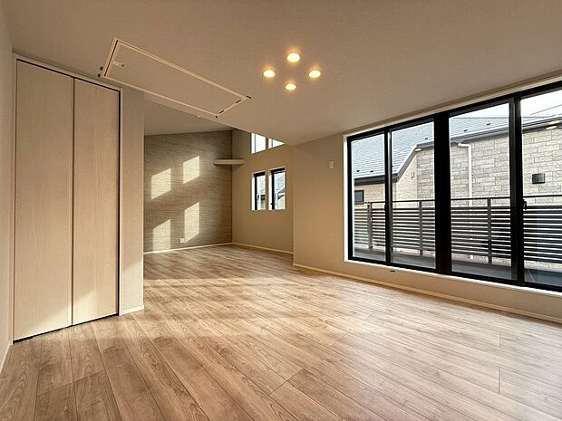 【◆LDK】2階LDKだからこそ視線を感じる事なく快適にお過ごしいただけます。窓の大きさや配置にも拘って設計しております。