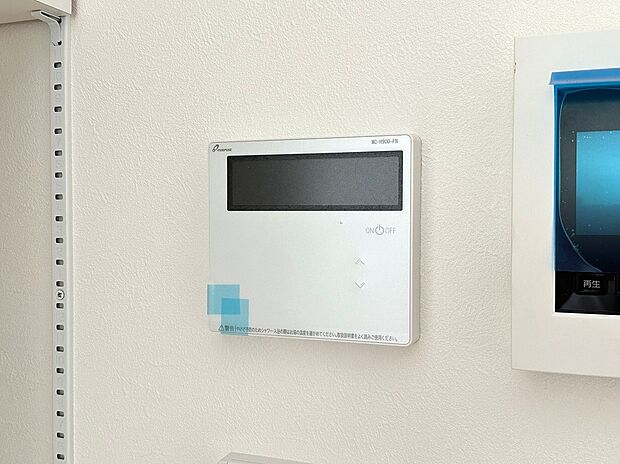 【◆追い焚き機】離れた場所からでも浴槽の湯張り・温度調整・足し湯・追い焚きをワンタッチで操作可能なセミオート式の追い焚き機能になります。暮らしの動線がとても便利になります。