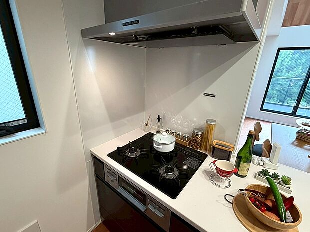 【◆ガスコンロ】お料理作りが捗る3口ガスコンロが標準で搭載されております。