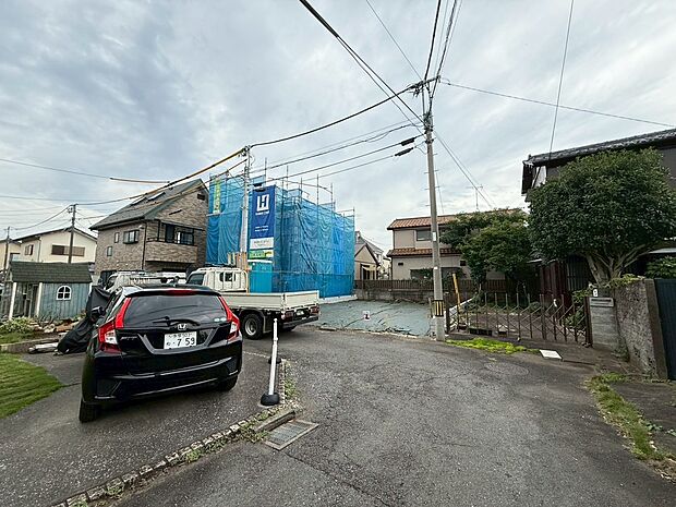 【◆前面道路】前面道路は車両通行も少なく、とても静かでご安心いただけます。小さなお子様がいらっしゃるファミリーには嬉しいPOINTです。