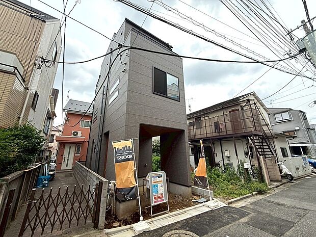 【◆現地】カースペースも広々としたハイルーフとなっており、どんな形のお車で求めていただくことが可能となっております。