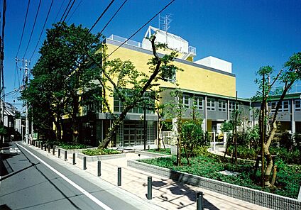 杉並区立泉南中学校 約1105m(徒歩14分)