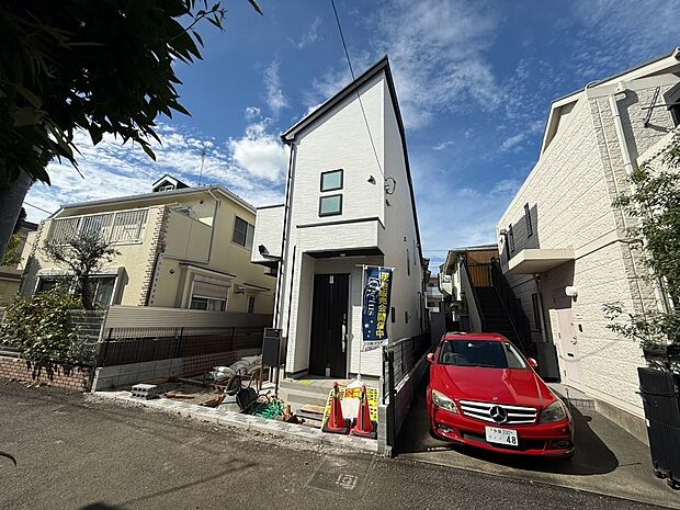 【◆前面道路】周辺に高い建物がなく、圧迫感のない眺望が非常に魅力的です。杉並区特有の低層エリアの穏やかな住環境になります。