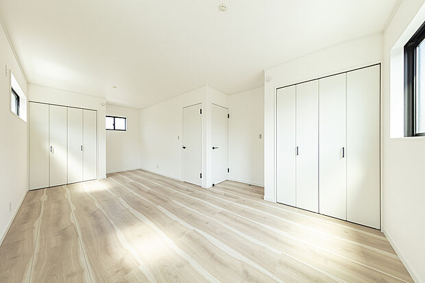 ～モデルハウス写真～
２階北側10.4帖の洋室
3LDKですがお子様が増えた等用途によって4LDKに変更可能！