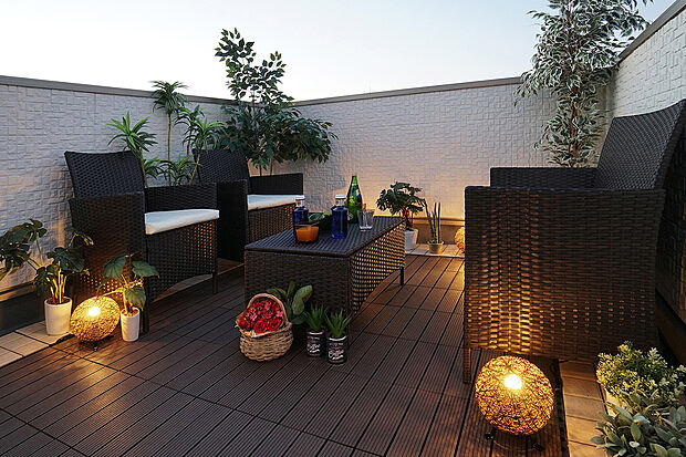 【スカイバルコニー・カフェ】屋上バルコニーの過ごし方
【ゆったりと過ごす．．．リラックスプラン】
ゆっくりしたい休日に。家事育児の忙しい合間に。テレワーク中の休憩時間に。
非日常空間は疲れた心身をリフレッシュしてくれます◎