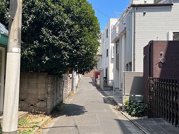 ■南東側 前面道路■
(※2025年8月撮影)