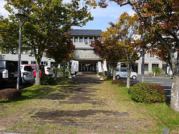 川西町役場(約530m)