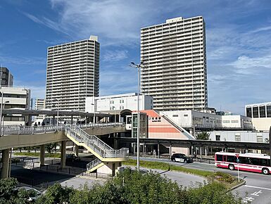 徒歩約１８分　■高槻駅から大阪駅まで新快速電車で１５分　京都駅まで新快速電車で１３分 