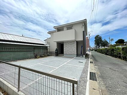 【B棟　外観】