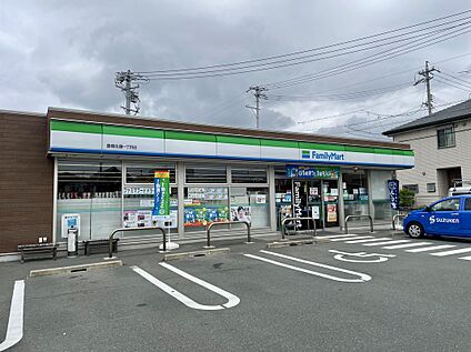 ファミリーマート 豊橋佐藤一丁目店 約240m(徒歩約3分　自転車約1分。)