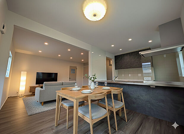 【区画8-1リビングダイニングキッチン】※家具家電などはCG加工を施しております。