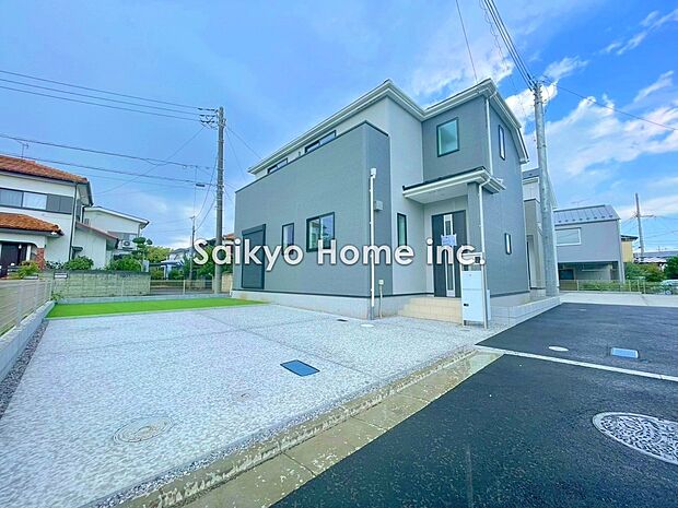 【現地外観写真】周辺には徒歩でスーパーやドラッグストアがあるので安心♪