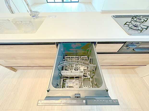 【【ビルトイン食洗機】】手洗いよりも経済的で家計に優しい「ビルトイン食洗機」が標準装備なのは強い味方ですね。