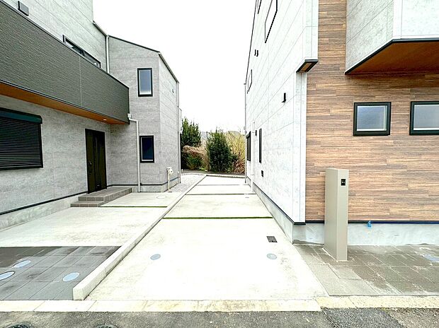 【駐車場】車の出し入れが簡単に行える、使いやすいカースペースです。